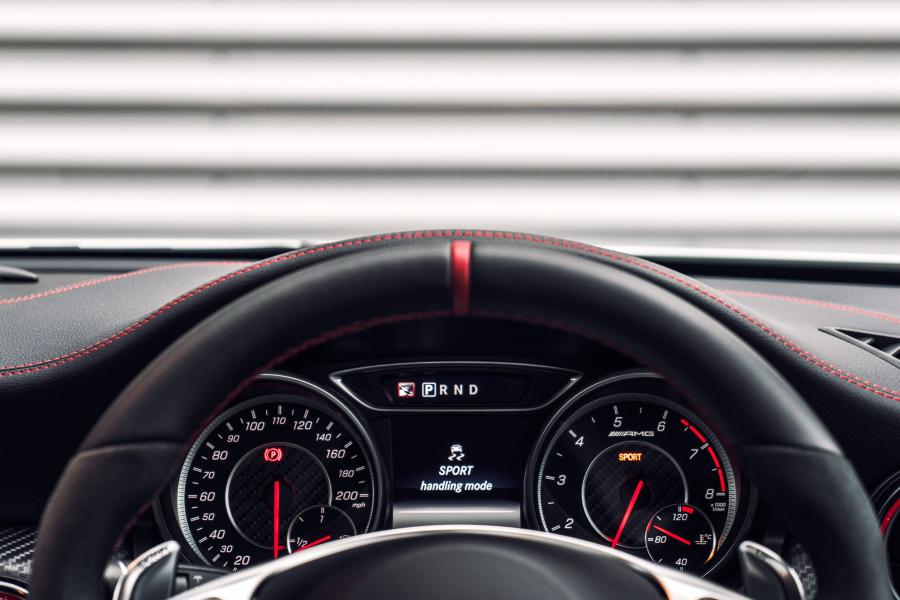  Mercedes-AMG A45 4Matic 2015 года  (UK) (фото 16 из 17)